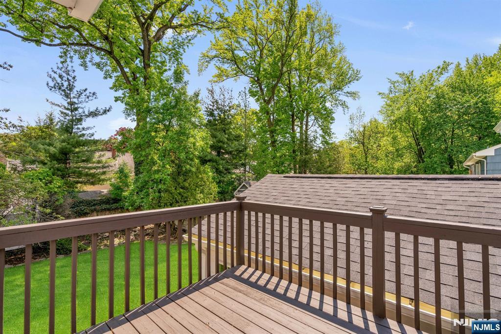 98 Vassar Drive, Paramus, NJ 07652 Listing Photo  11