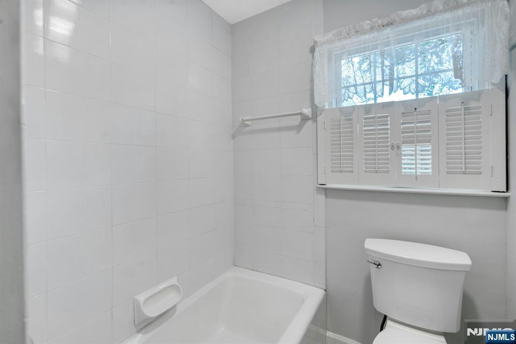 Bathroom Altertnate View