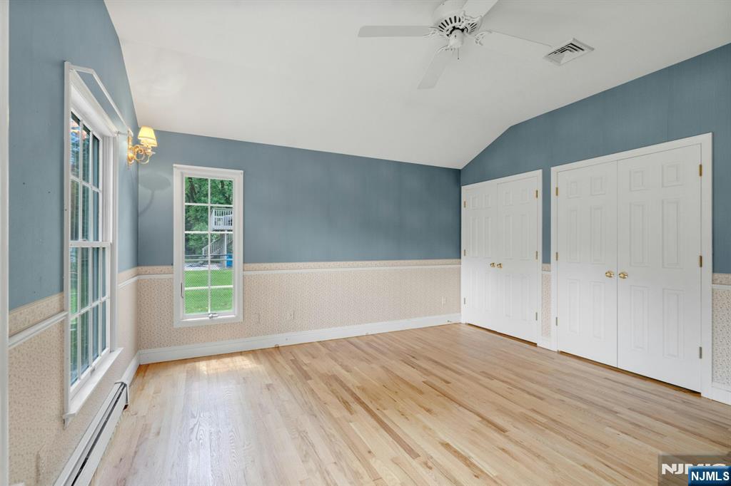 Bedroom alternate view