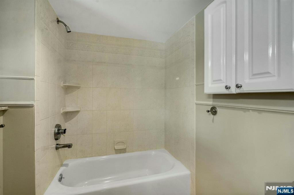 98 Vassar Drive, Paramus, NJ 07652 Listing Photo  26