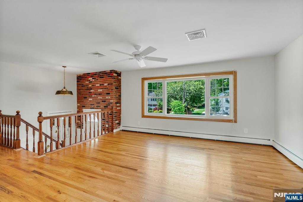 98 Vassar Dr, Paramus, NJ 07652