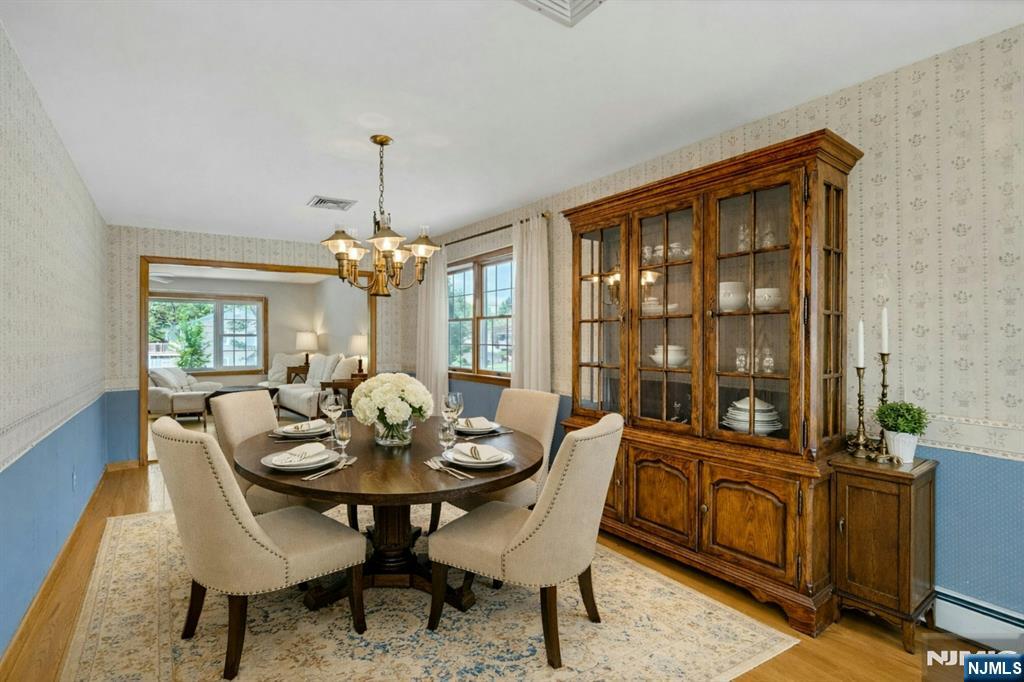 Perfect for entertaining! Virtually Staged.