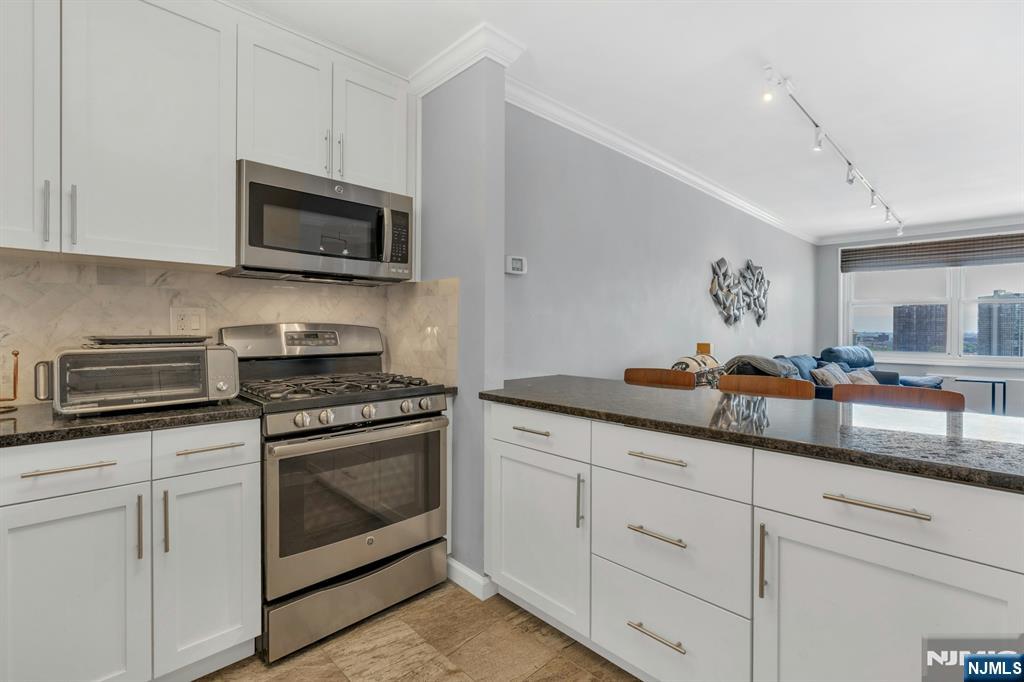 2000 Linwood Avenue 15P - Photo 5