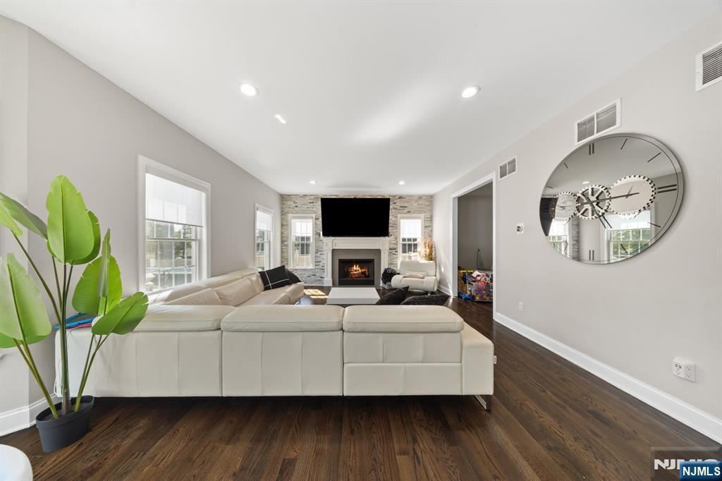 72 Colonial Woods Drive — photo 5