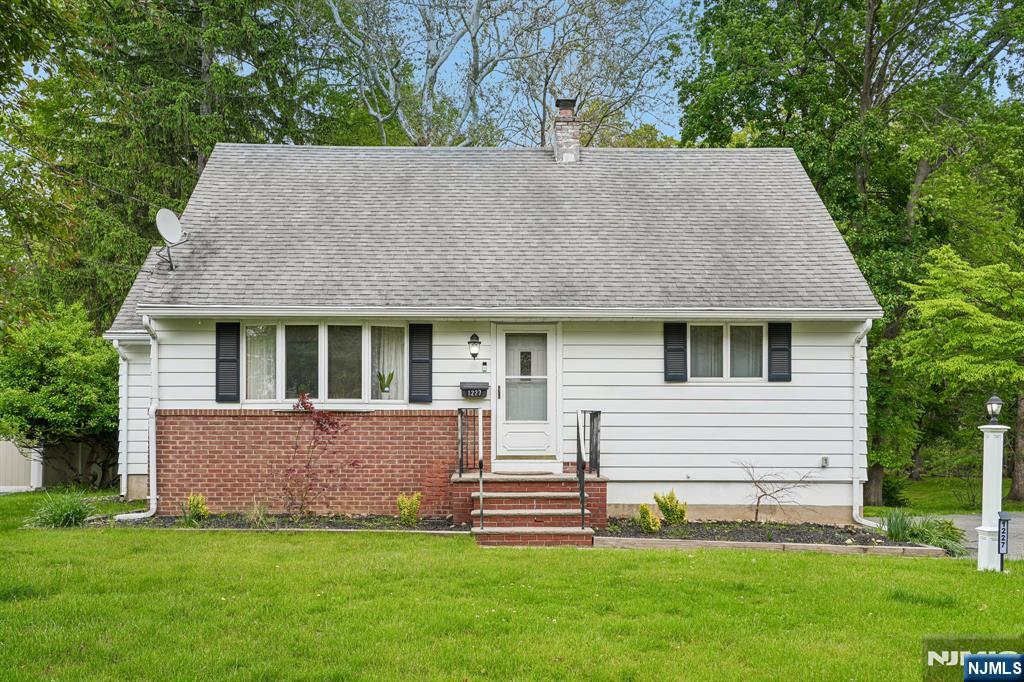 1227 Ringwood Avenue - Photo 1