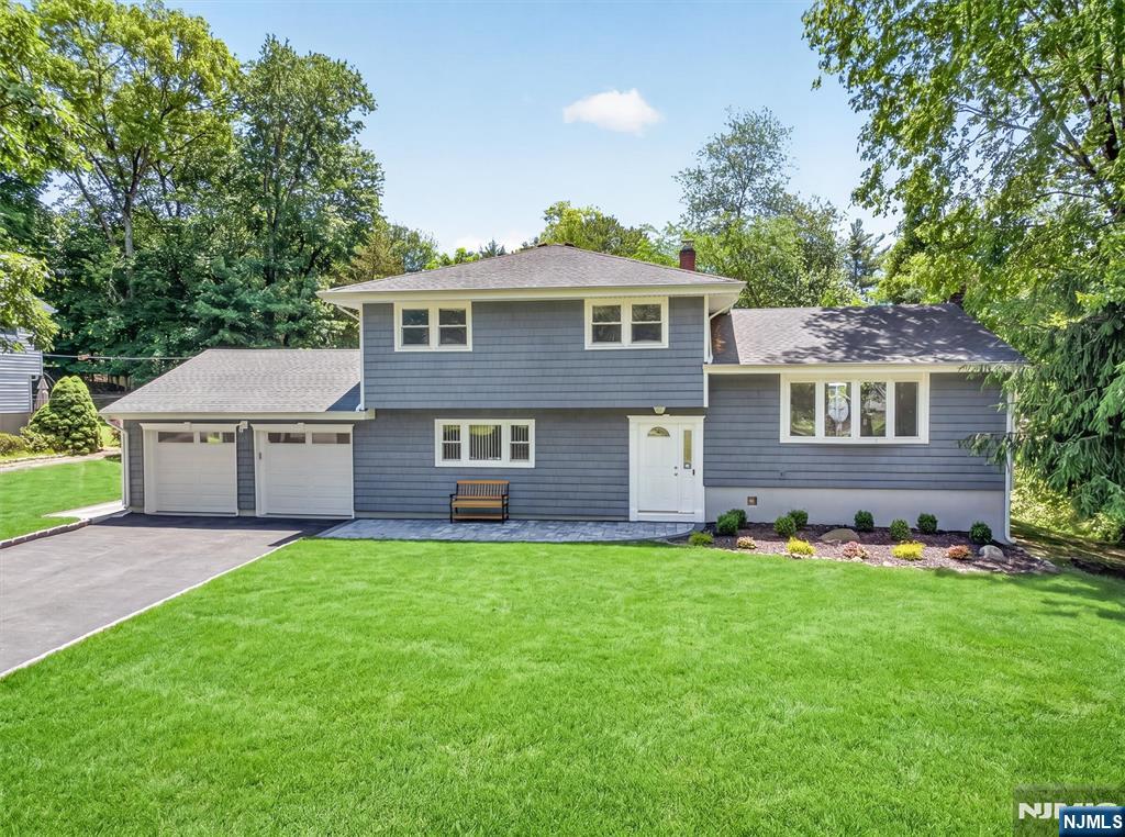 Homes for sale in Hillsdale, NJ | 7 Willow Brook Rd, Hillsdale, NJ 07642 | MLS# 26018535