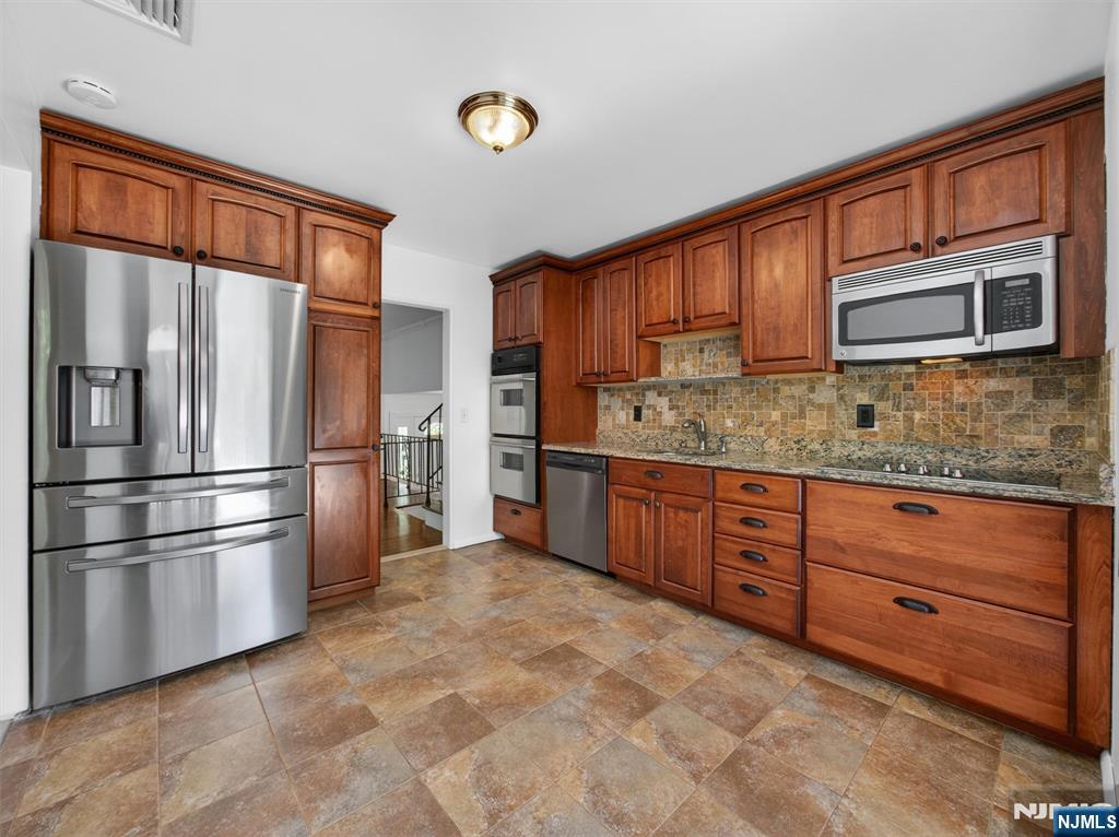 7 Willow Brook Road