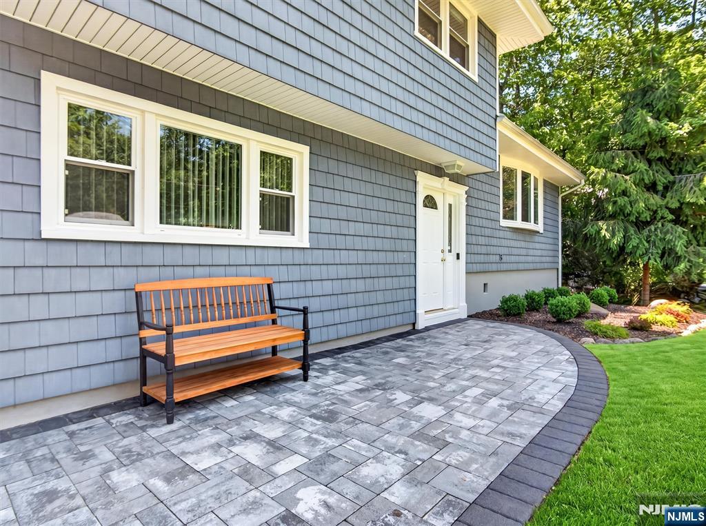 7 Willow Brook Road