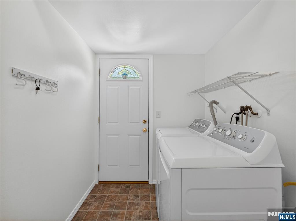 7 Willow Brook Road