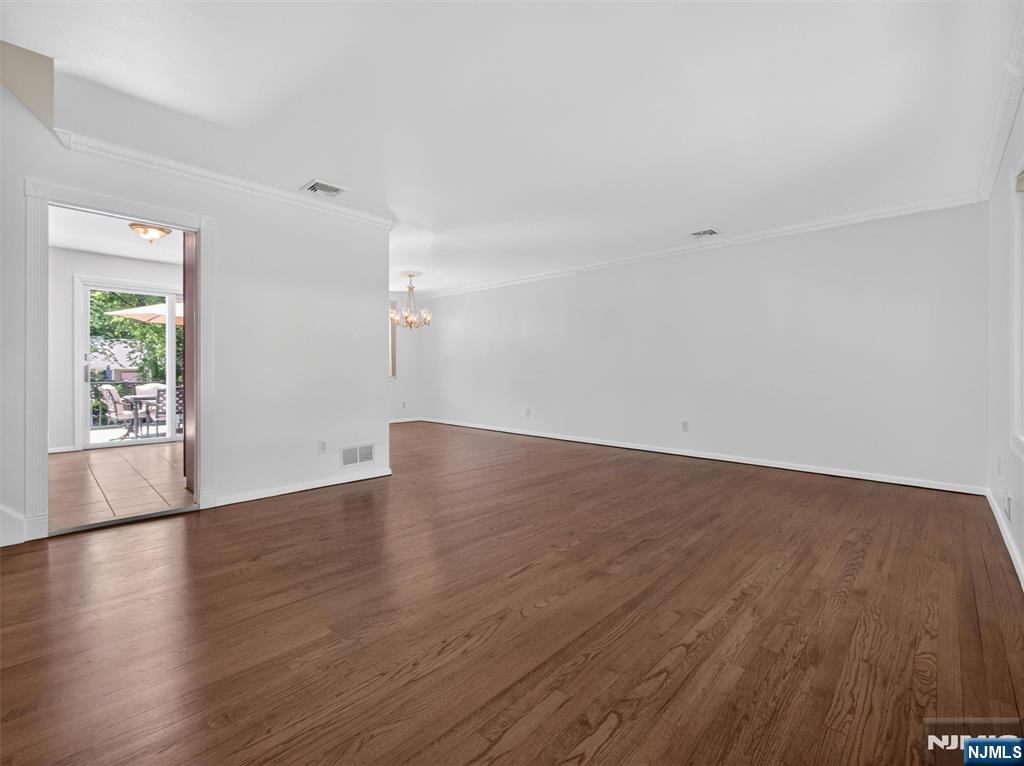 7 Willow Brook Road
