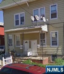 98-100 Windsor Street 2R - Photo 1