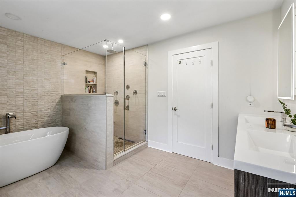 745 Gettysburg Place, Paramus, NJ 07652 Listing Photo  37
