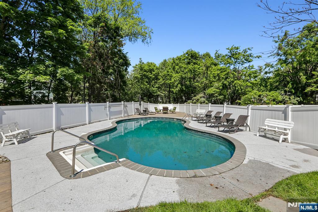 745 Gettysburg Place, Paramus, NJ 07652 Listing Photo  38
