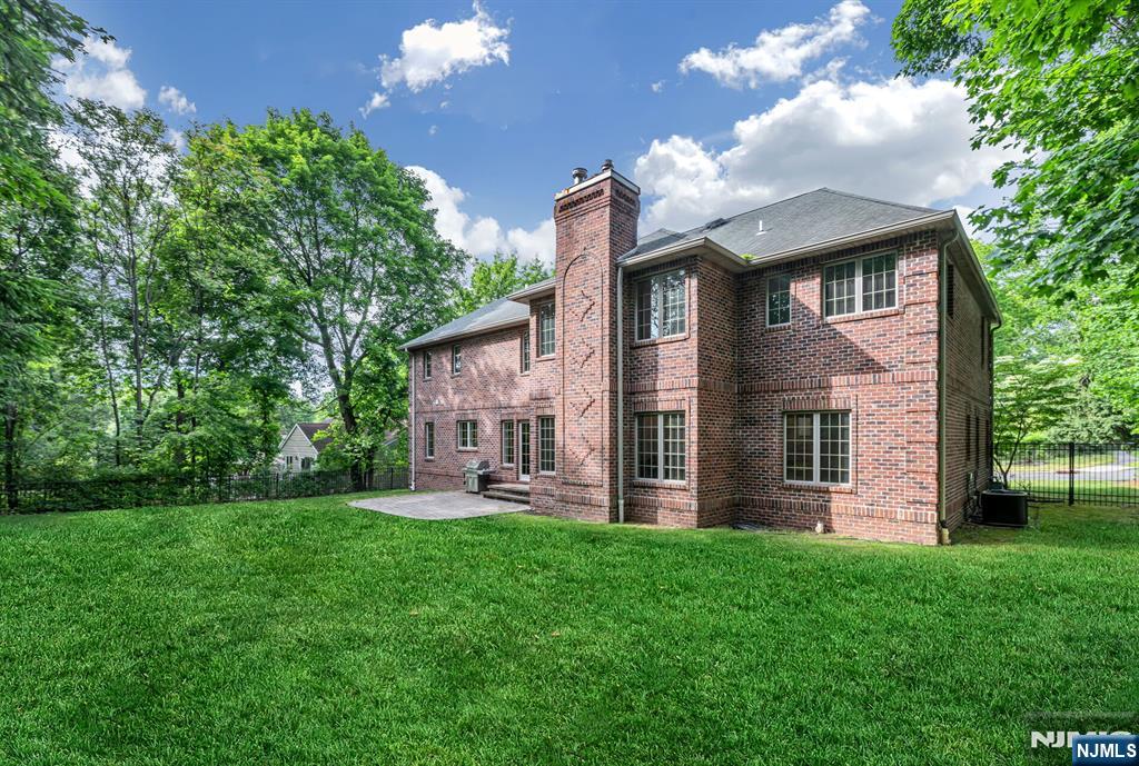 19 Walker Avenue — photo 44