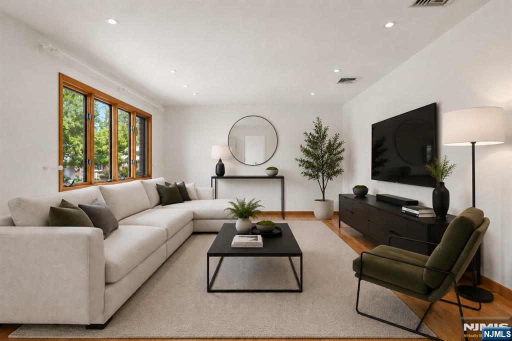 1042 Harvard Place — photo 8