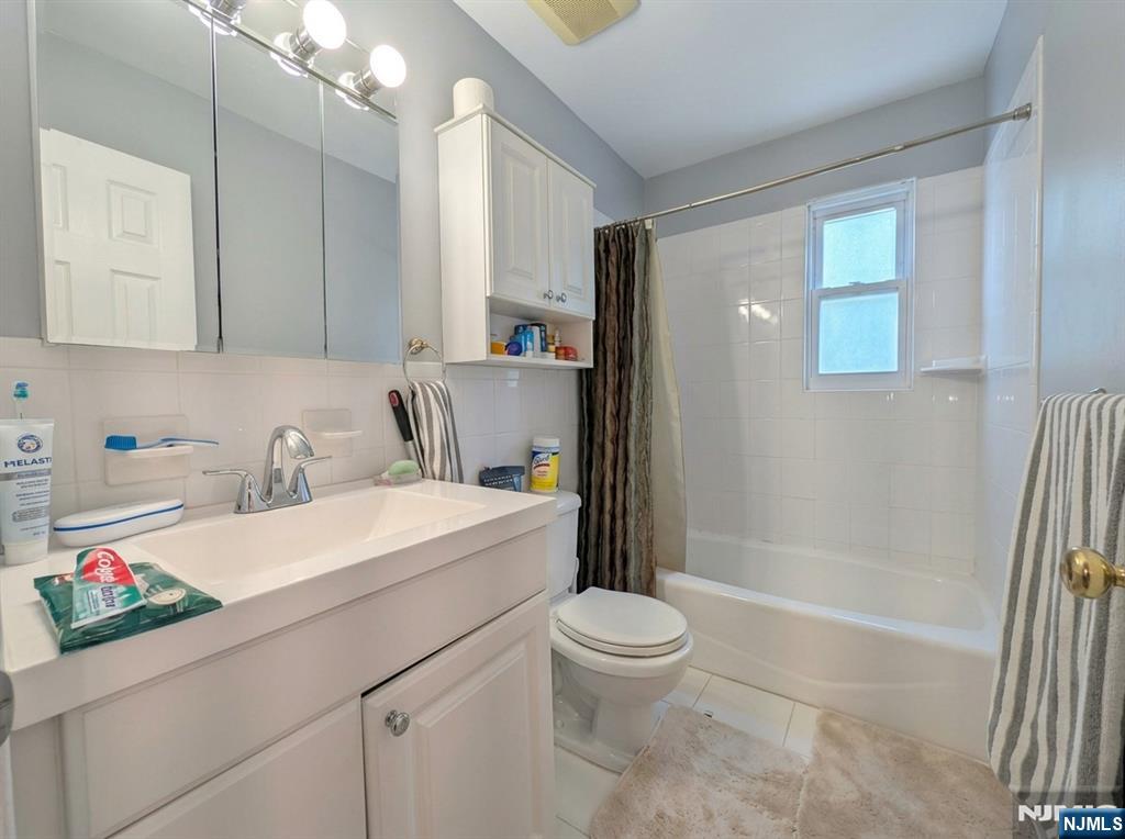 1255 Tuxedo Square, Teaneck, NJ 07666 Listing Photo  14