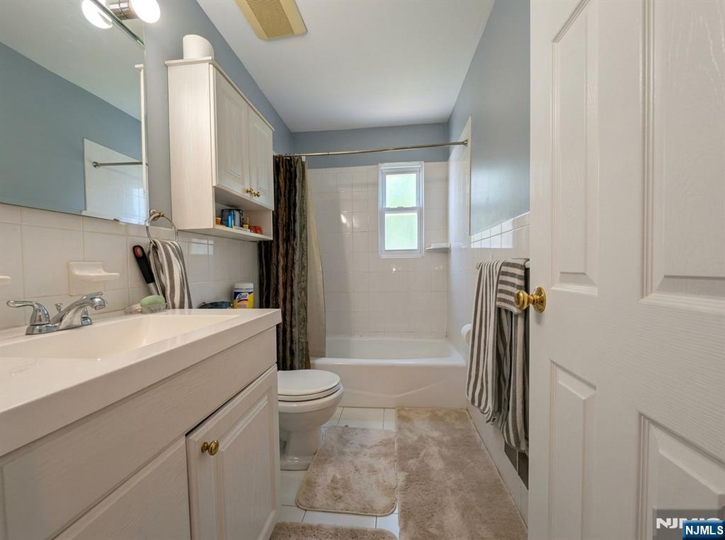 1255 Tuxedo Square, Teaneck, NJ 07666 Listing Photo  15