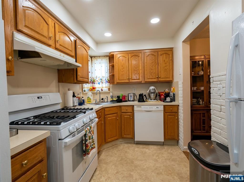 1255 Tuxedo Square - Photo 3