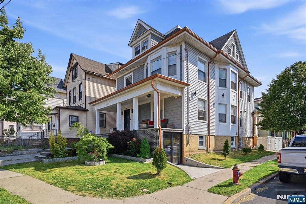 334 1st Avenue - Photo 2