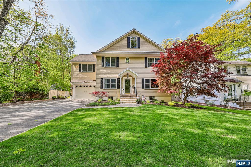 <p>Listings That Reflect Our Standards</p>