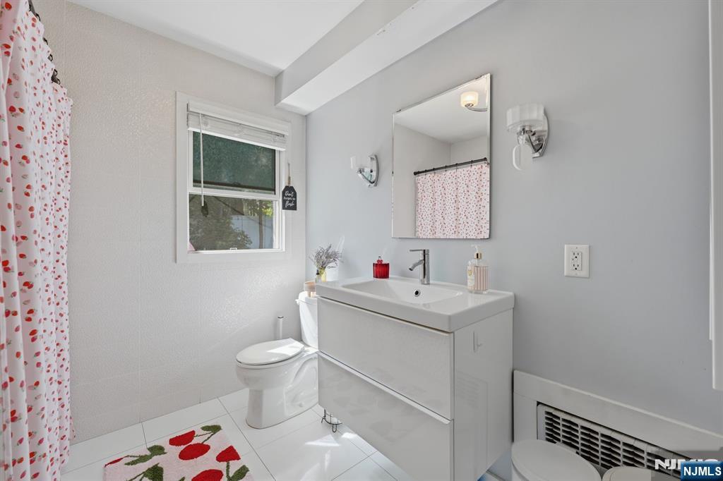 118 Wortendyke Avenue, Emerson, NJ 07630 Listing Photo  11
