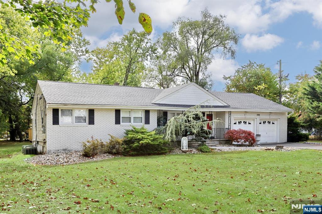 655 Ridgewood Road - Photo 2