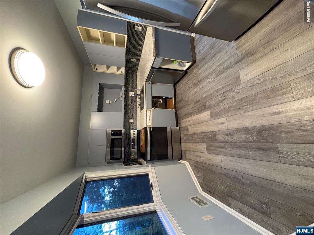 270 Silleck Street 1 - Photo 2