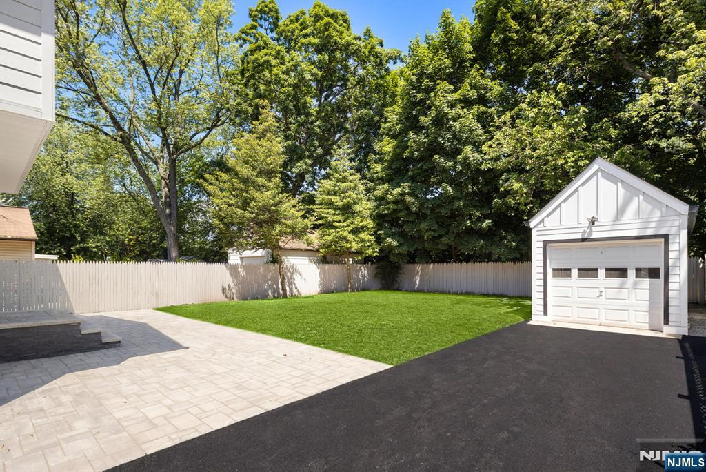 34 Parkway — photo 19