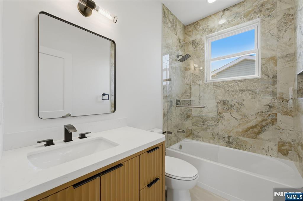 588 Maple Avenue — photo 15