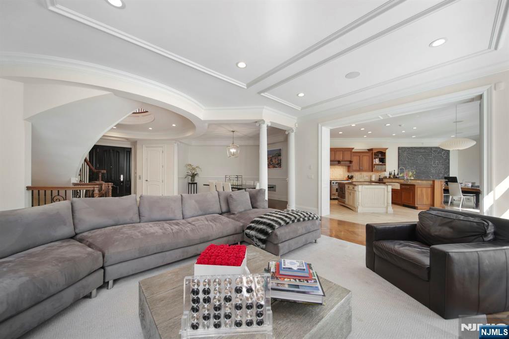 713 Bellaire Drive - Photo 4