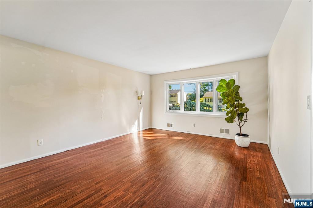 Homes for sale in Paramus, NJ | 158 Morningside Rd, Paramus, NJ 07652 | MLS# 26018709