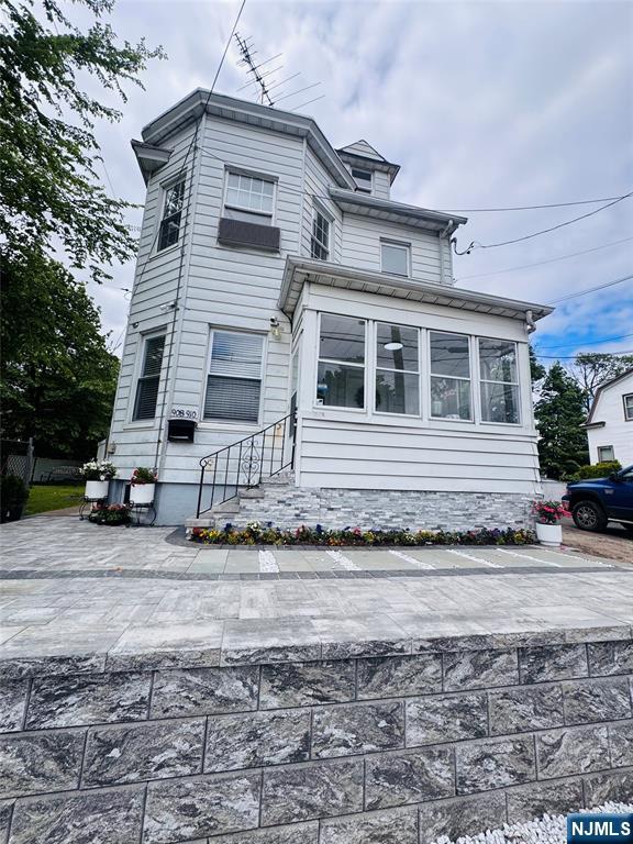 910 28th Street 906 - Photo 1