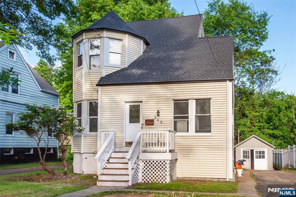 245 Elm Avenue - Photo 3