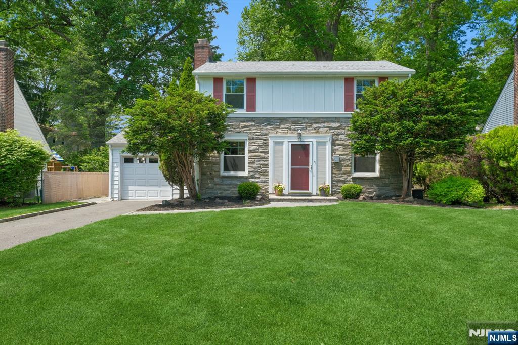 23 Benvenue Avenue - Photo 1