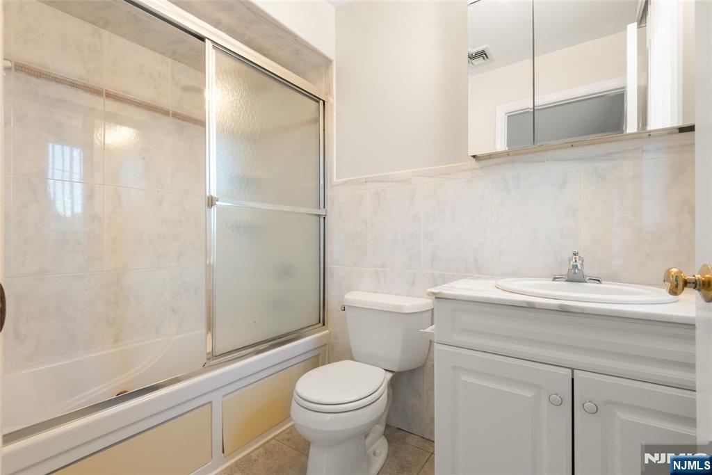 253 Warren Avenue — photo 13