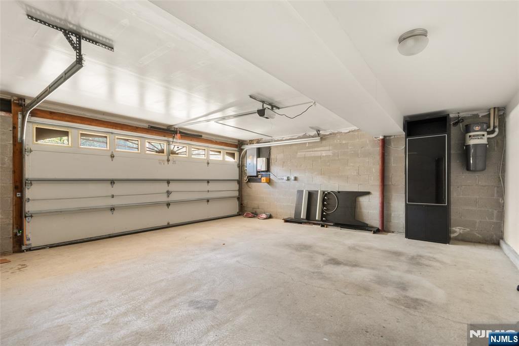 253 Warren Avenue — photo 16