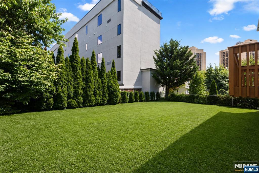 253 Warren Avenue — photo 19