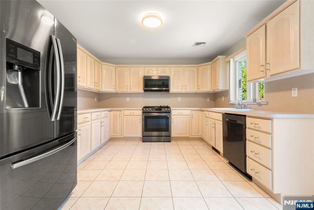 253 Warren Avenue - Photo 4