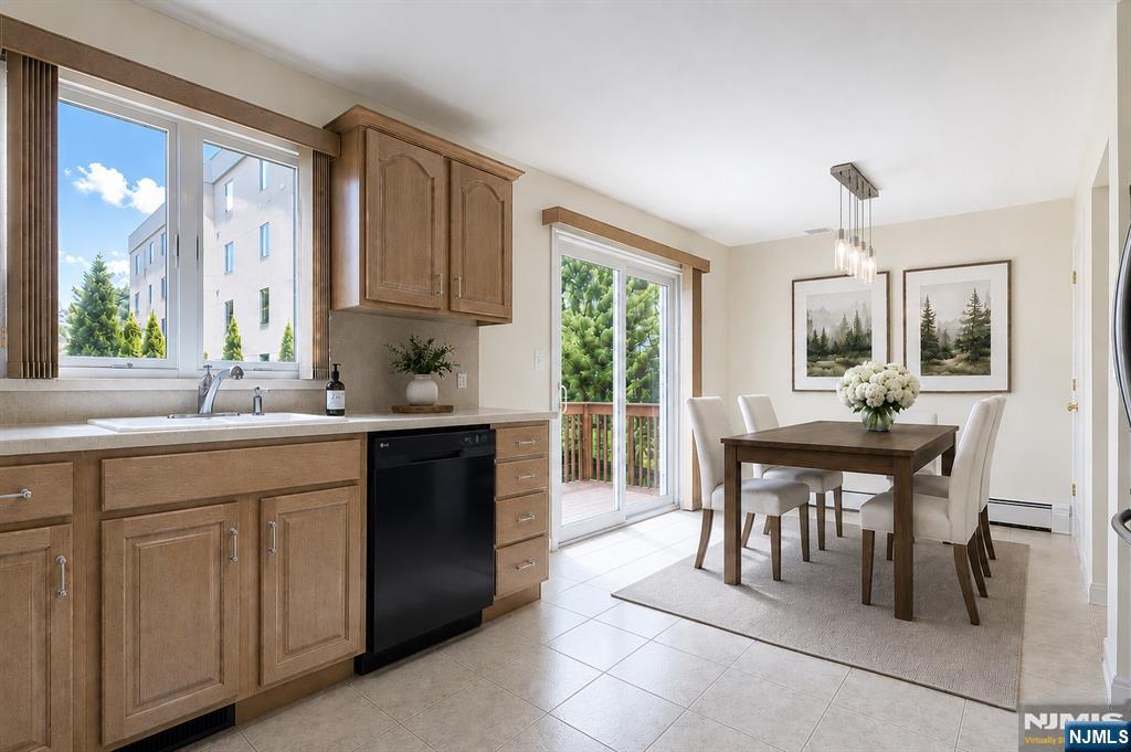 253 Warren Avenue - Photo 5