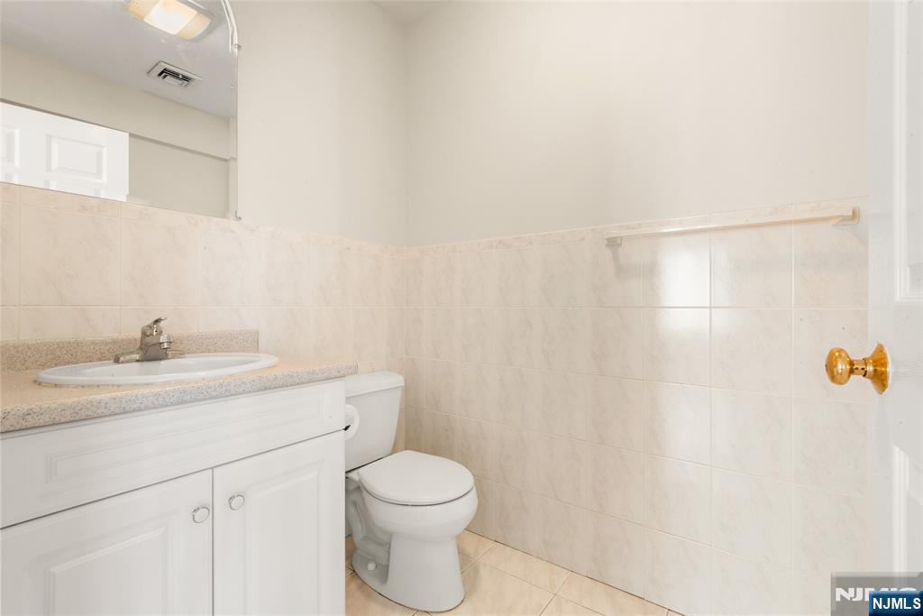 253 Warren Avenue — photo 7