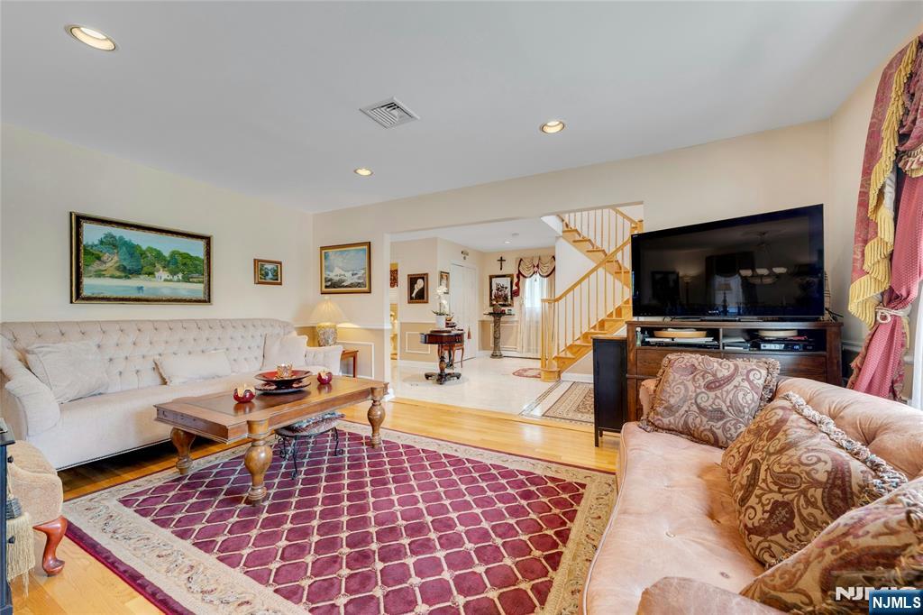 244 McElroy Avenue — photo 9