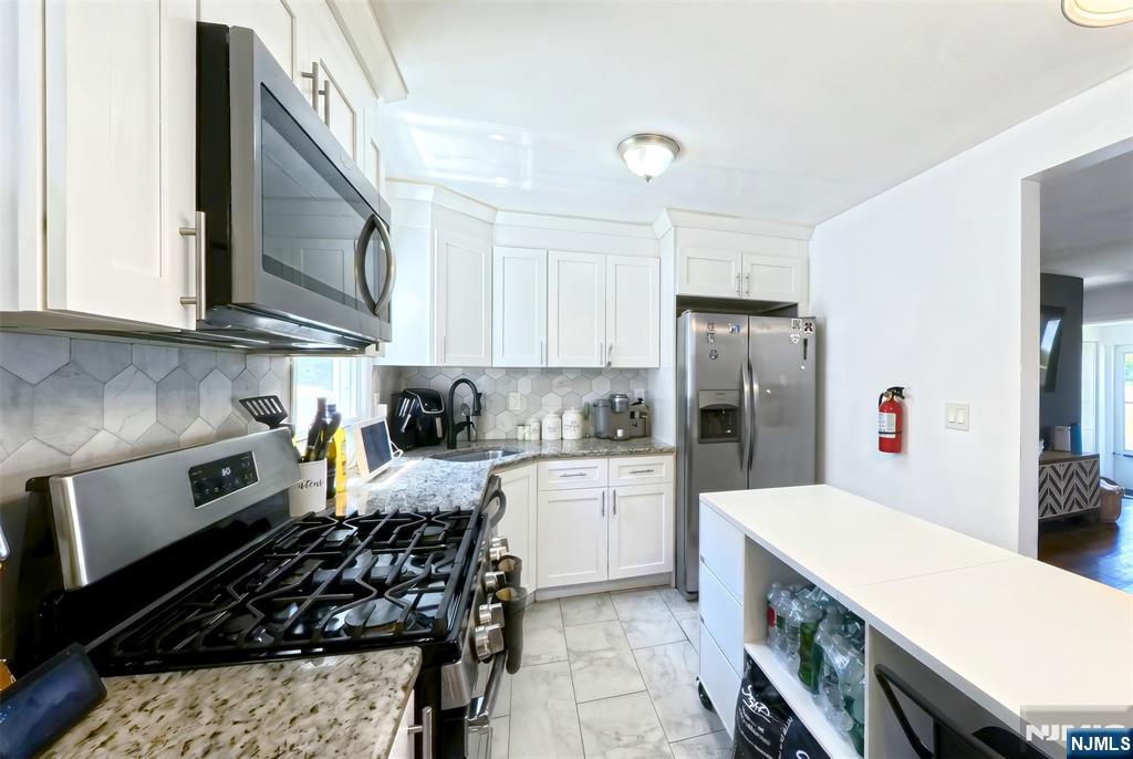 2254 Halsey Street - Photo 4