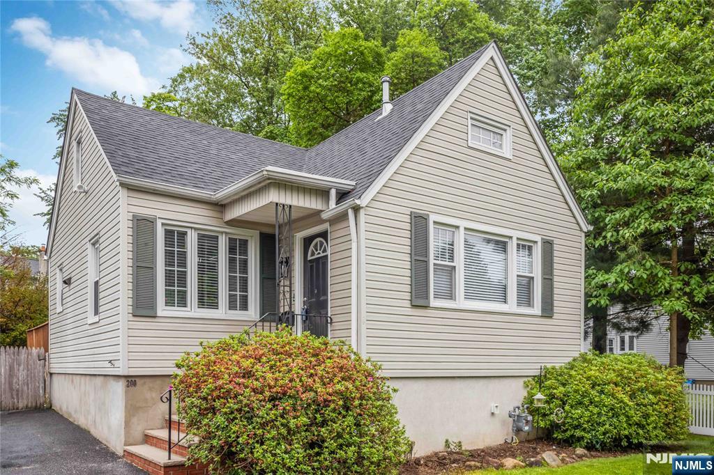 200 Evergreen Street - Photo 1