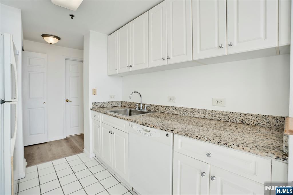 100 Old Palisade, #2709, Fort Lee, NJ 07024 Listing Photo  7