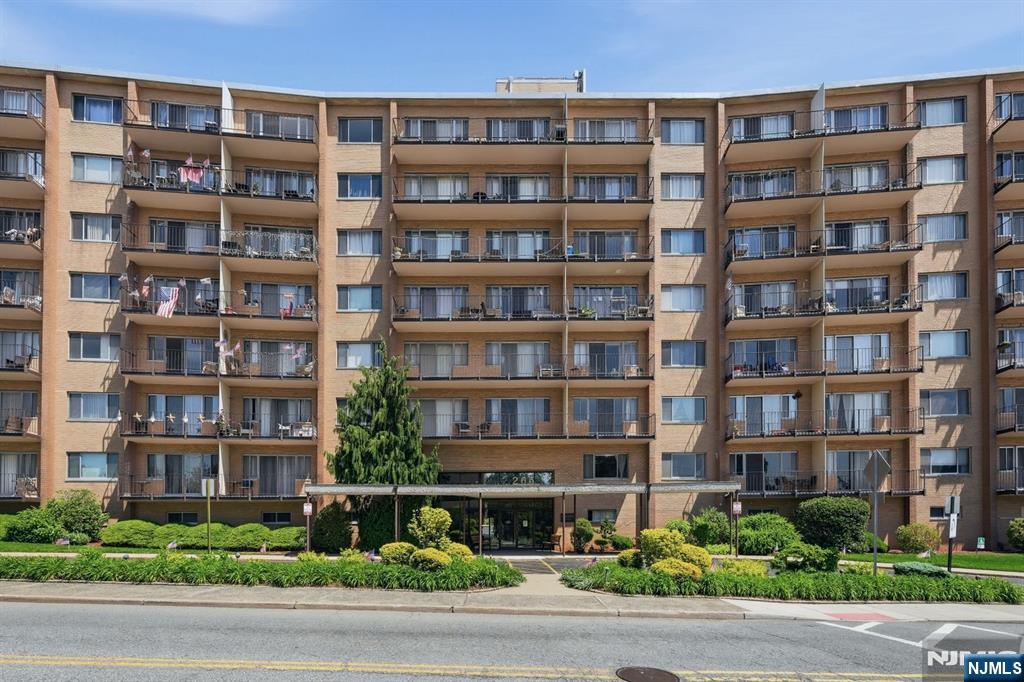 265 Main St #704, Ridgefield Park, NJ 07660