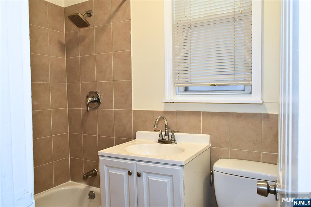 139 Ray Street 2 - Photo 14