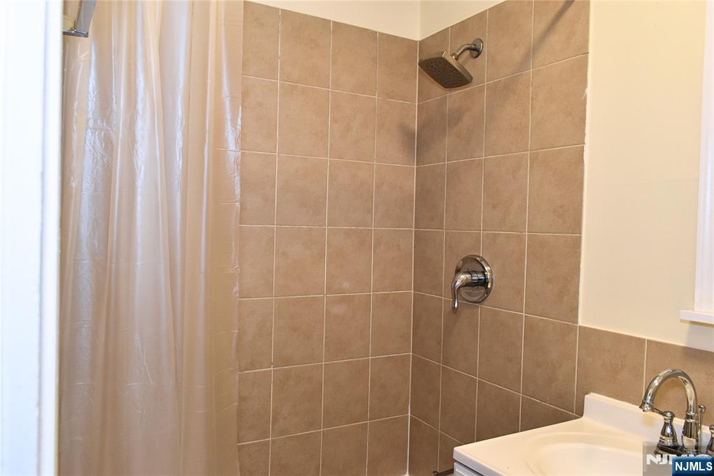 139 Ray Street 2 - Photo 15