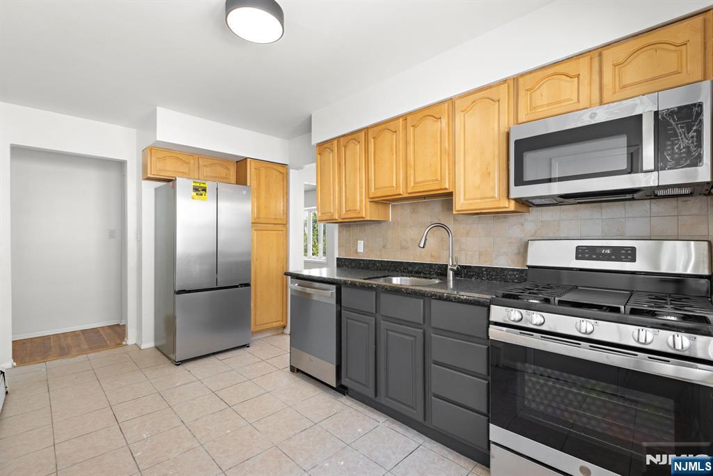 54 Columbia Avenue — photo 23