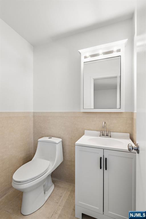 54 W Columbia Avenue, Palisades Park, NJ 07650 Listing Photo  24