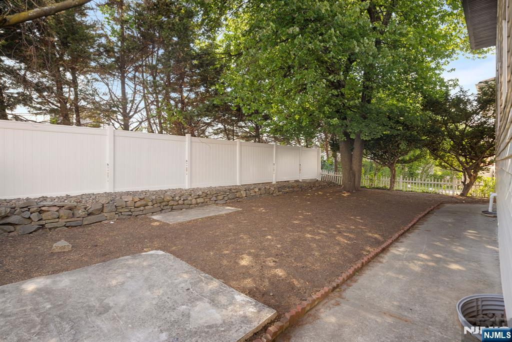 54 Columbia Avenue — photo 37